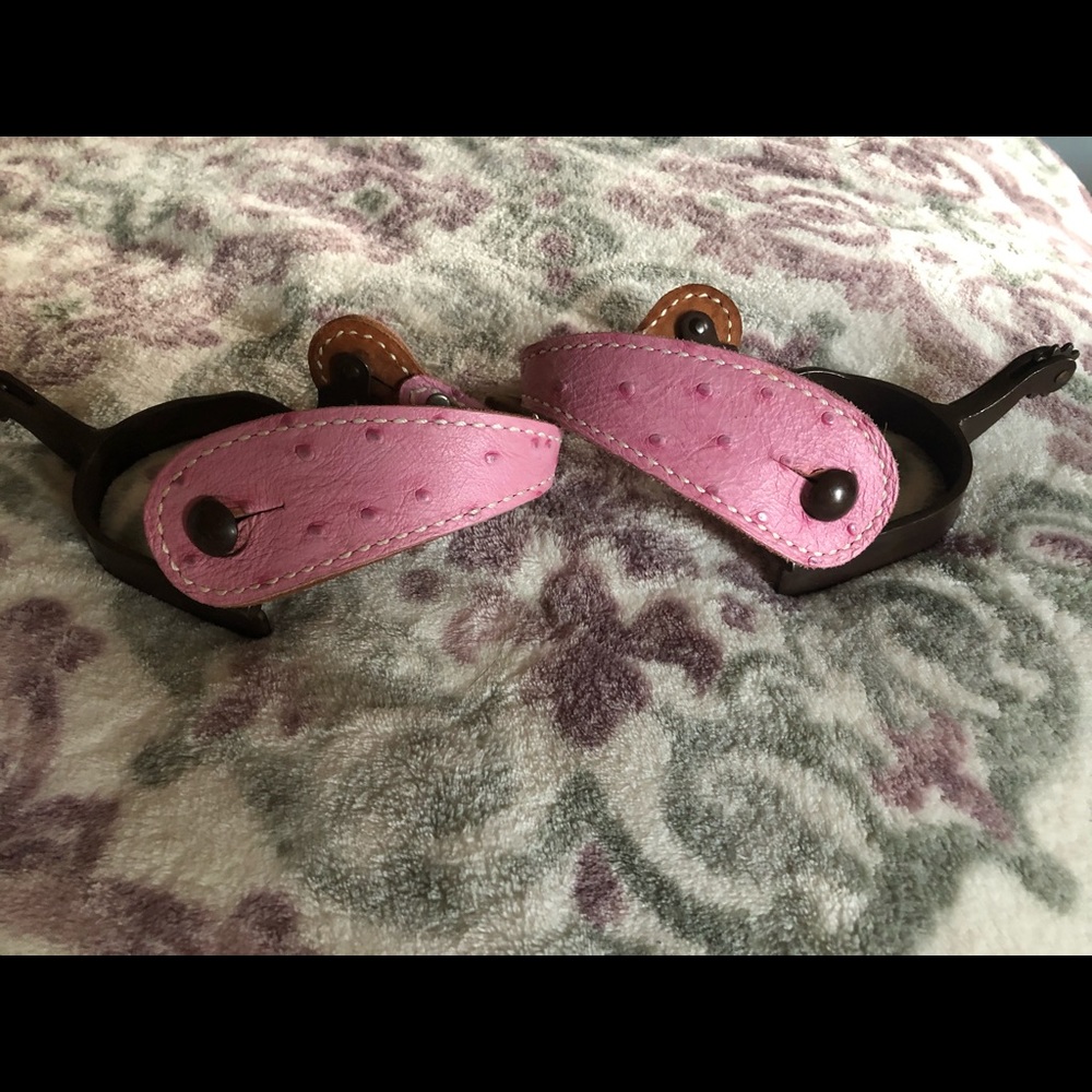 Pink ostrich Texas star spurs